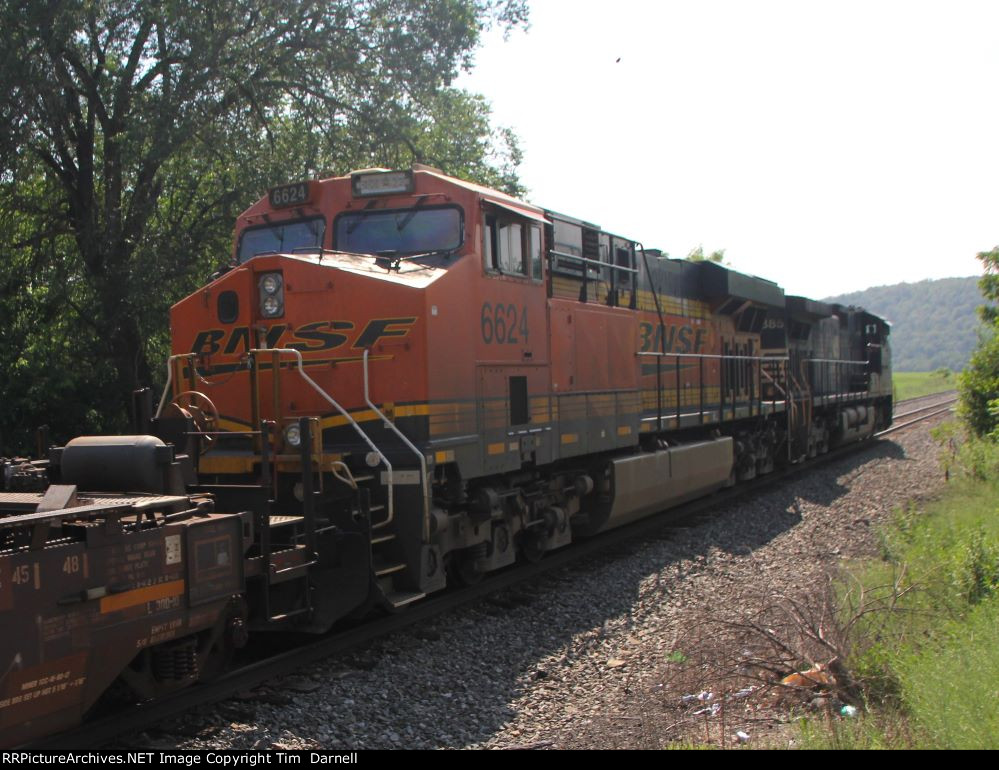 BNSF 6624 on 265